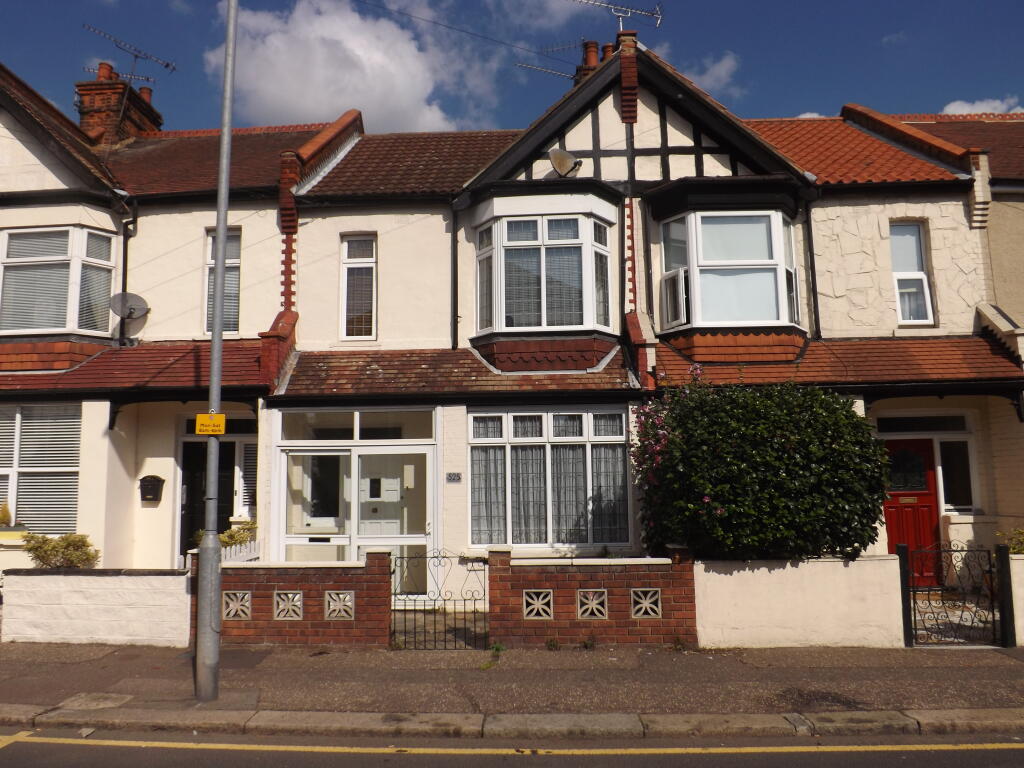 3 bed Detached for rent in Southend-on-Sea. From Bairstow Eves Lettings - Southend-on-Sea 3 bed Detached for rent in Southend-on-Sea. From Bairstow Eves Lettings - Southend-on-Sea