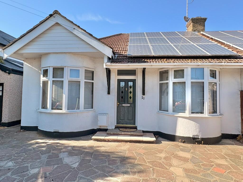 3 bed Semi-detached bungalow for rent in Southend-on-Sea. From Bairstow Eves - Southend-on-Sea