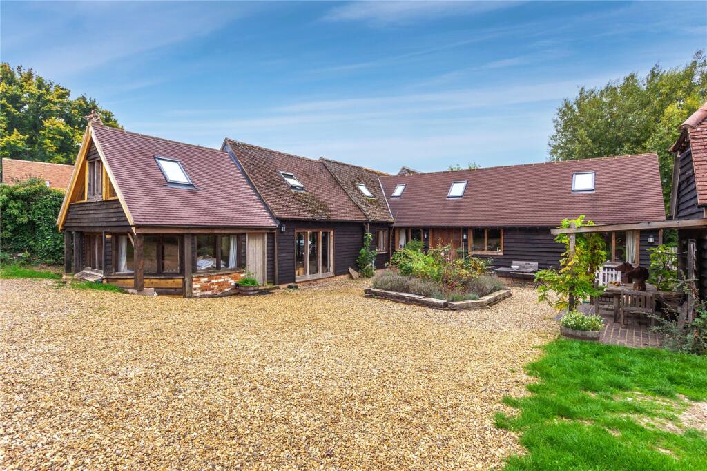 4 bed Detached for rent in Cray's Pond. From Ballards Estate Agents - Henley On Thames 4 bed Detached for rent in Cray's Pond. From Ballards Estate Agents - Henley On Thames