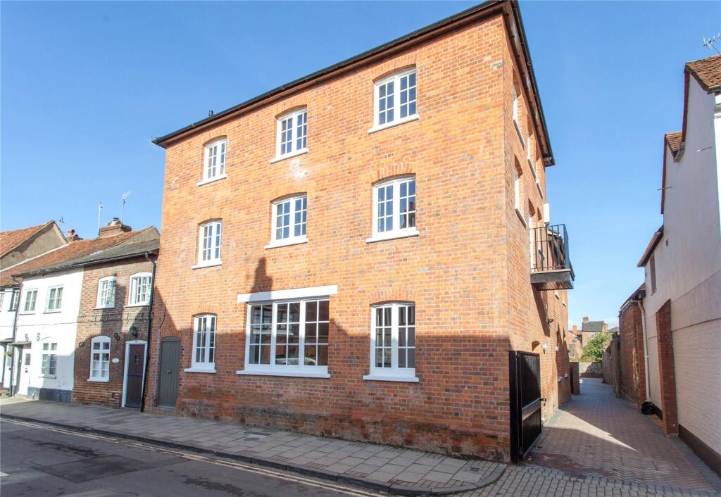 1 bed End of Terrace for rent in Henley-on-Thames. From Ballards Estate Agents - Henley On Thames 1 bed End of Terrace for rent in Henley-on-Thames. From Ballards Estate Agents - Henley On Thames