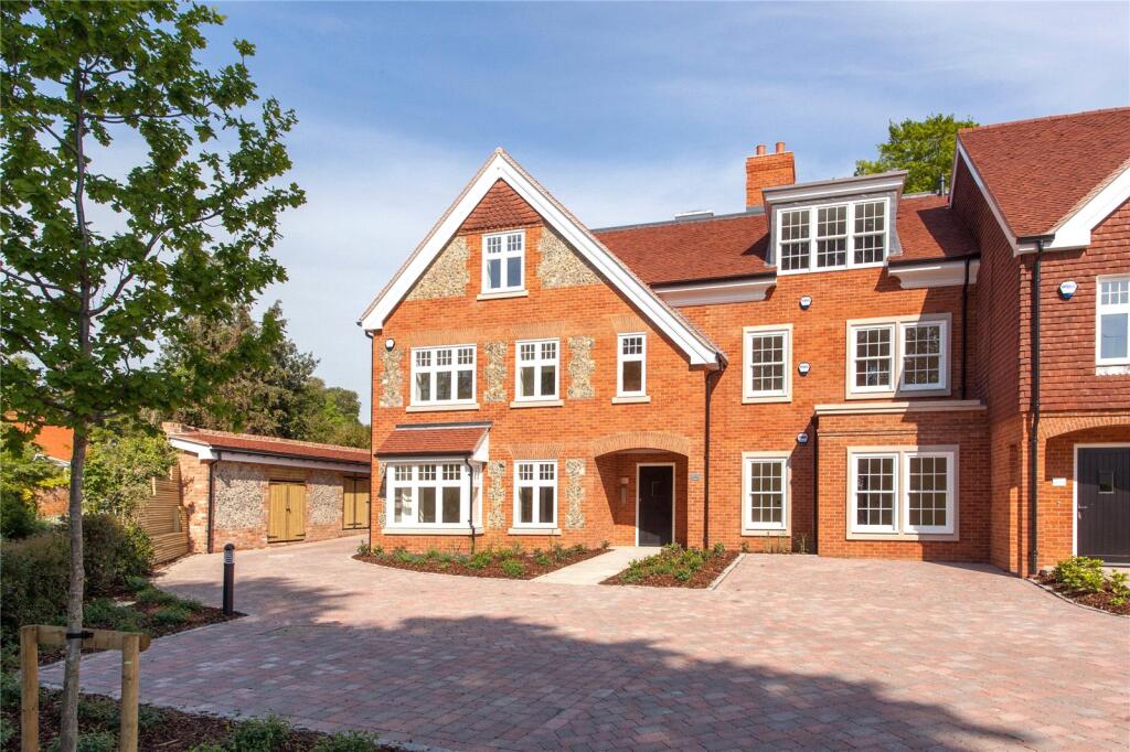 2 bed Apartment for rent in Wargrave. From Ballards Estate Agents - Henley On Thames