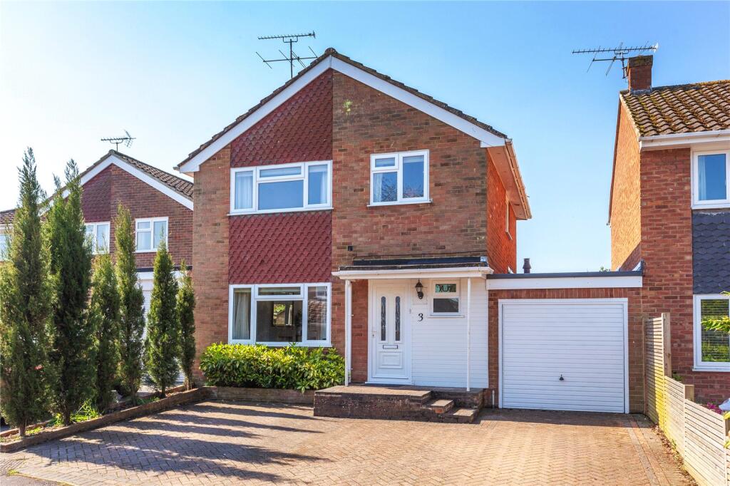 3 bed Link detached for rent in Henley-on-Thames. From Ballards Estate Agents - Henley On Thames