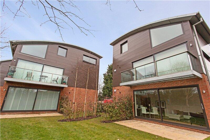 1 bed 1st Floor Flat for rent in Harpsden. From Ballards Estate Agents - Henley On Thames