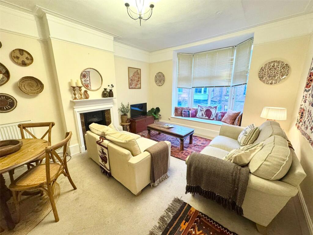 1 bed 1st Floor Flat for rent in Henley-on-Thames. From Ballards Estate Agents - Henley On Thames