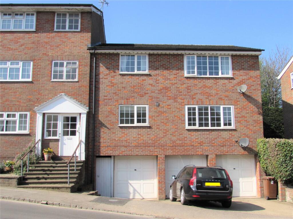 2 bed 1st Floor Flat for rent in Henley-on-Thames. From Ballards Estate Agents - Henley On Thames