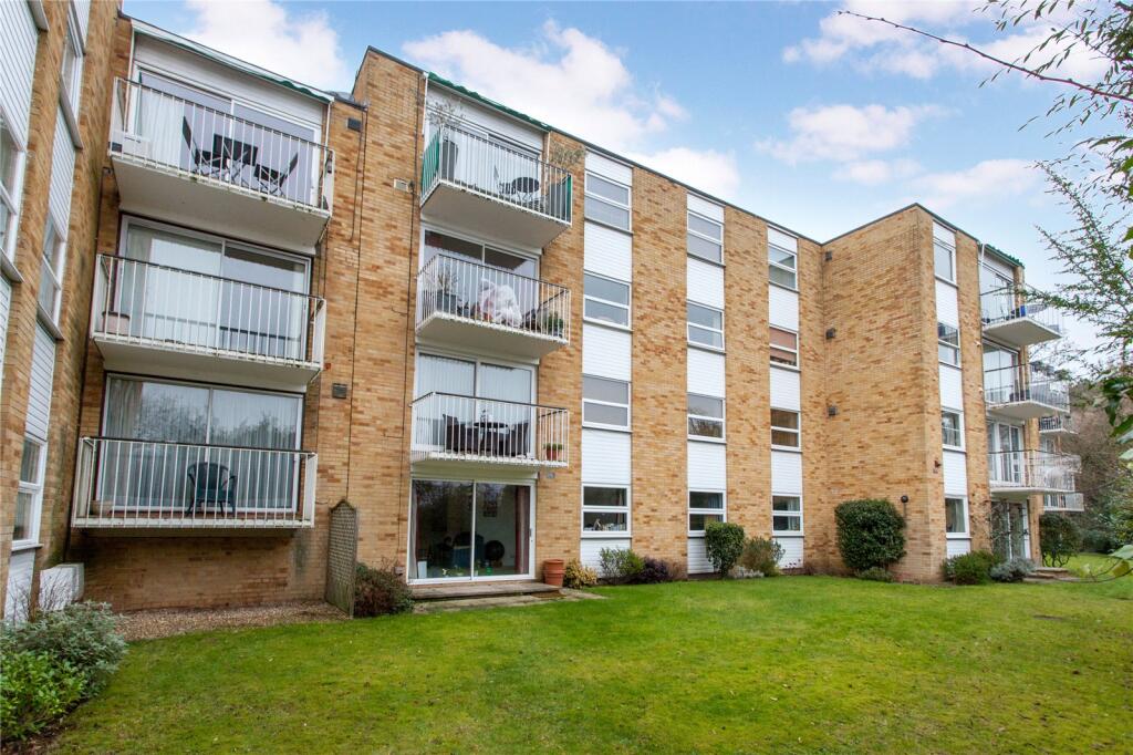 2 bed 1st Floor Flat for rent in Henley-on-Thames. From Ballards Estate Agents - Henley On Thames 2 bed 1st Floor Flat for rent in Henley-on-Thames. From Ballards Estate Agents - Henley On Thames