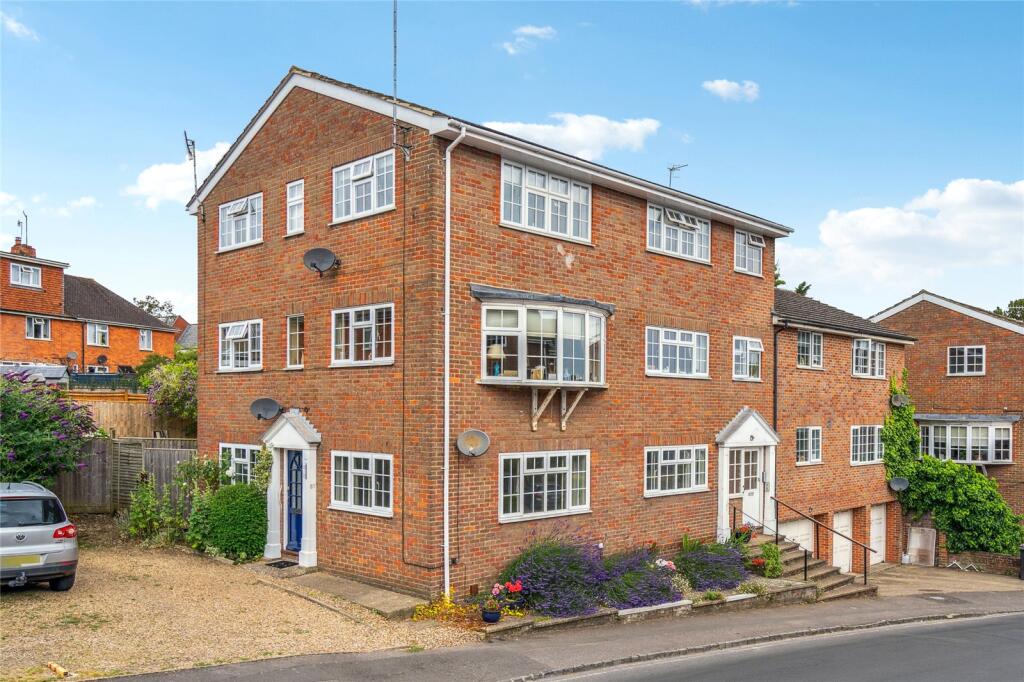 3 bed 1st Floor Flat for rent in Henley-on-Thames. From Ballards Estate Agents - Henley On Thames