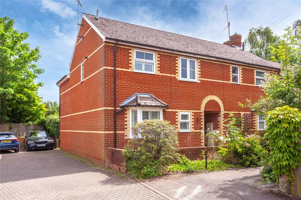 3 bed End of Terrace for rent in Henley-on-Thames. From Ballards Estate Agents - Henley On Thames