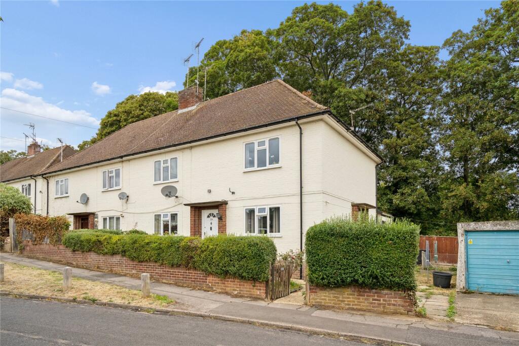 2 bed 1st Floor Flat for rent in Henley-on-Thames. From Ballards Estate Agents - Henley On Thames 2 bed 1st Floor Flat for rent in Henley-on-Thames. From Ballards Estate Agents - Henley On Thames