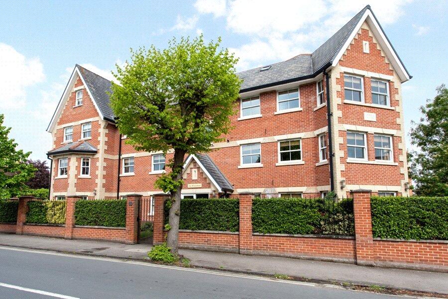2 bed 1st Floor Flat for rent in Henley-on-Thames. From Ballards Estate Agents - Henley On Thames 2 bed 1st Floor Flat for rent in Henley-on-Thames. From Ballards Estate Agents - Henley On Thames