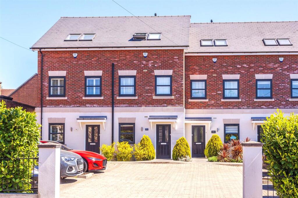 4 bed Mid Terraced House for rent in Marlow. From Ballards Estate Agents - Marlow