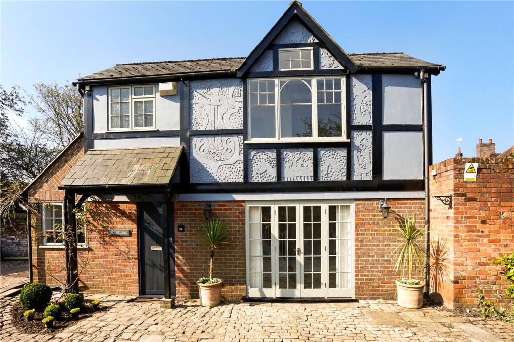 1 bed Detached for rent in Marlow. From Ballards Estate Agents - Marlow