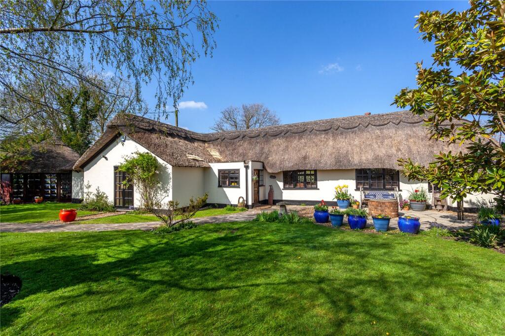 3 bed Bungalow for rent in Hurst. From Ballards Estate Agents - Twyford