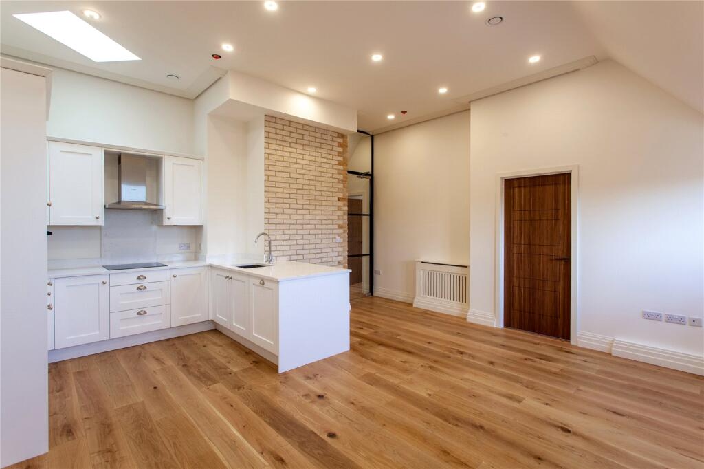 2 bed 1st Floor Flat for rent in Twyford. From Ballards Estate Agents - Twyford