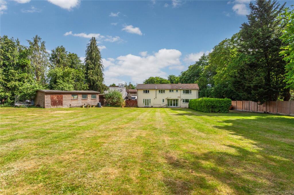 3 bed Detached for rent in Knowl Hill. From Ballards Estate Agents - Twyford