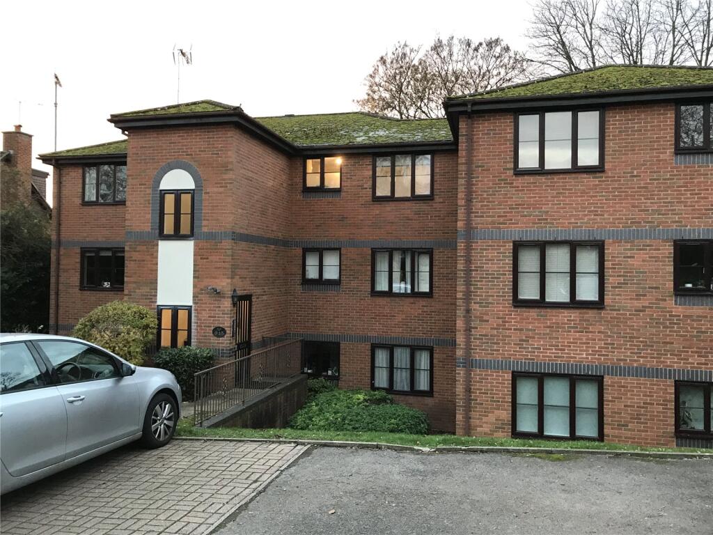 2 bed 1st Floor Flat for rent in Ruscombe. From Ballards Estate Agents - Twyford