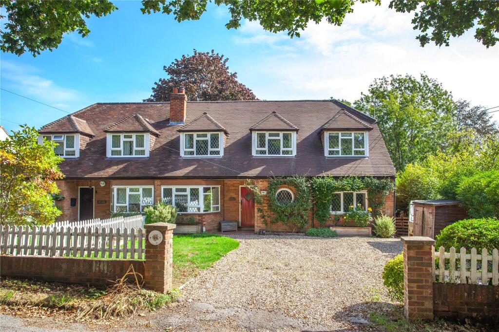 4 bed Semi Detached for rent in Knowl Hill. From Ballards Estate Agents - Twyford 4 bed Semi Detached for rent in Knowl Hill. From Ballards Estate Agents - Twyford
