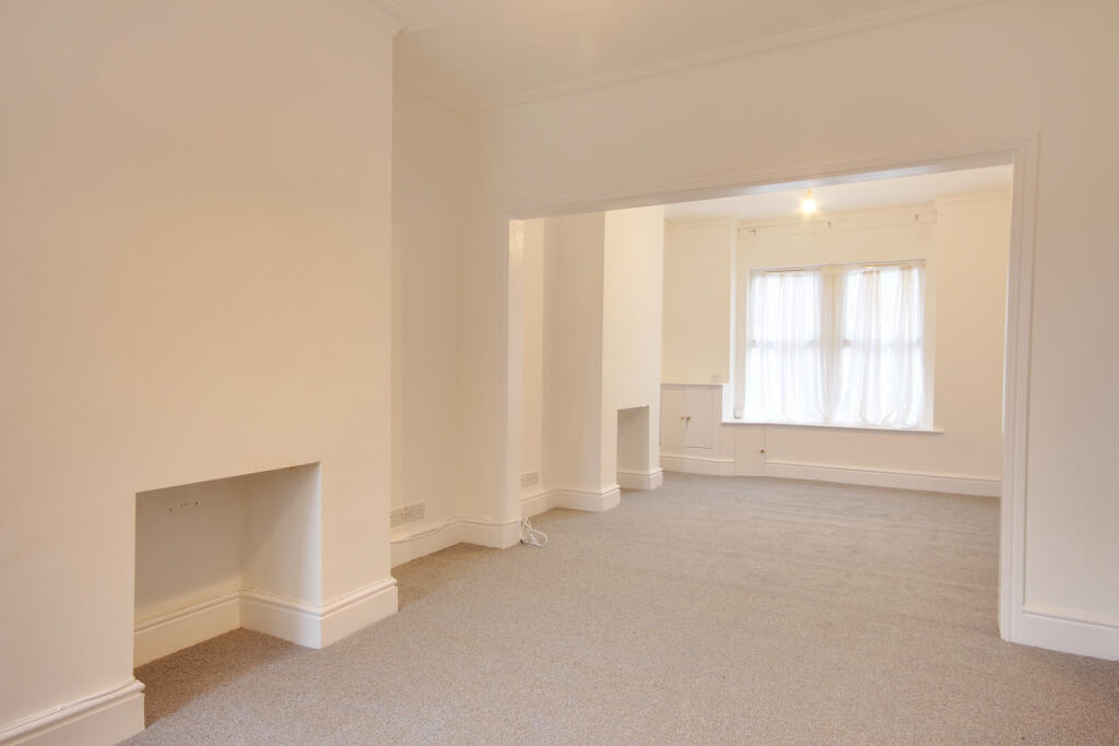 3 bed Mid Terraced House for rent in Gloucester. From Belvoir Gloucester - Gloucester 3 bed Mid Terraced House for rent in Gloucester. From Belvoir Gloucester - Gloucester
