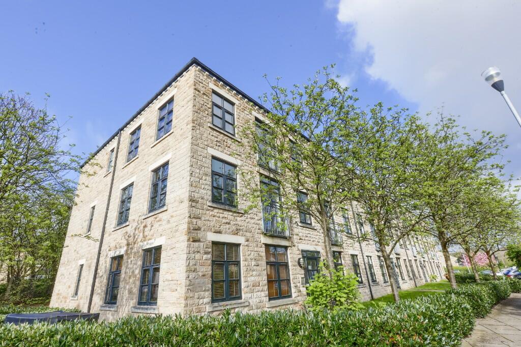 2 bed Apartment for rent in Bradford. From Blue Residential - Guiseley