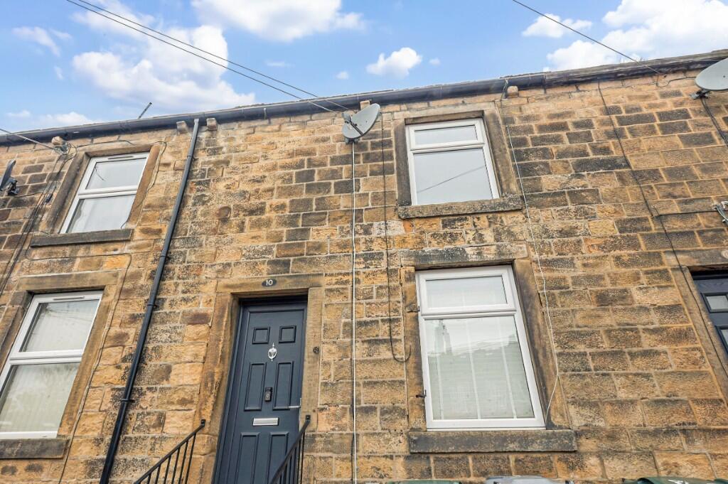 2 bed Mid Terraced House for rent in Burley Woodhead. From Blue Residential - Guiseley