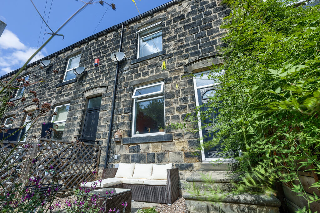 2 bed Mid Terraced House for rent in Leeds. From Blue Residential - Guiseley 2 bed Mid Terraced House for rent in Leeds. From Blue Residential - Guiseley