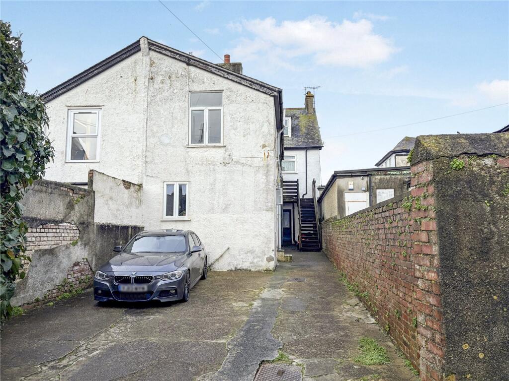 2 bed 1st Floor Flat for rent in Bude. From Bond Oxborough Phillips - Bude