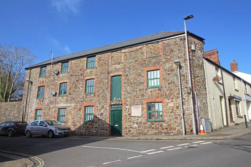 1 bed 1st Floor Flat for rent in Holsworthy. From Bond Oxborough Phillips - Holsworthy