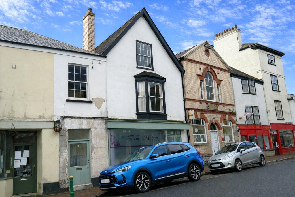 3 bed Mid Terraced House for rent in Great Torrington. From Bond Oxborough Phillips - Torrington