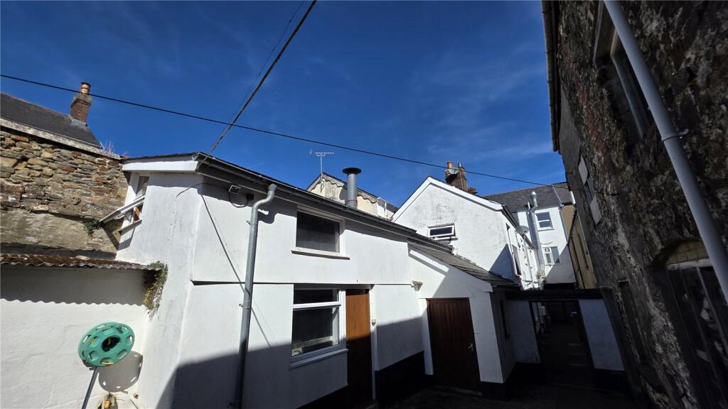 1 bed 1st Floor Flat for rent in Great Torrington. From Bond Oxborough Phillips - Torrington 1 bed 1st Floor Flat for rent in Great Torrington. From Bond Oxborough Phillips - Torrington