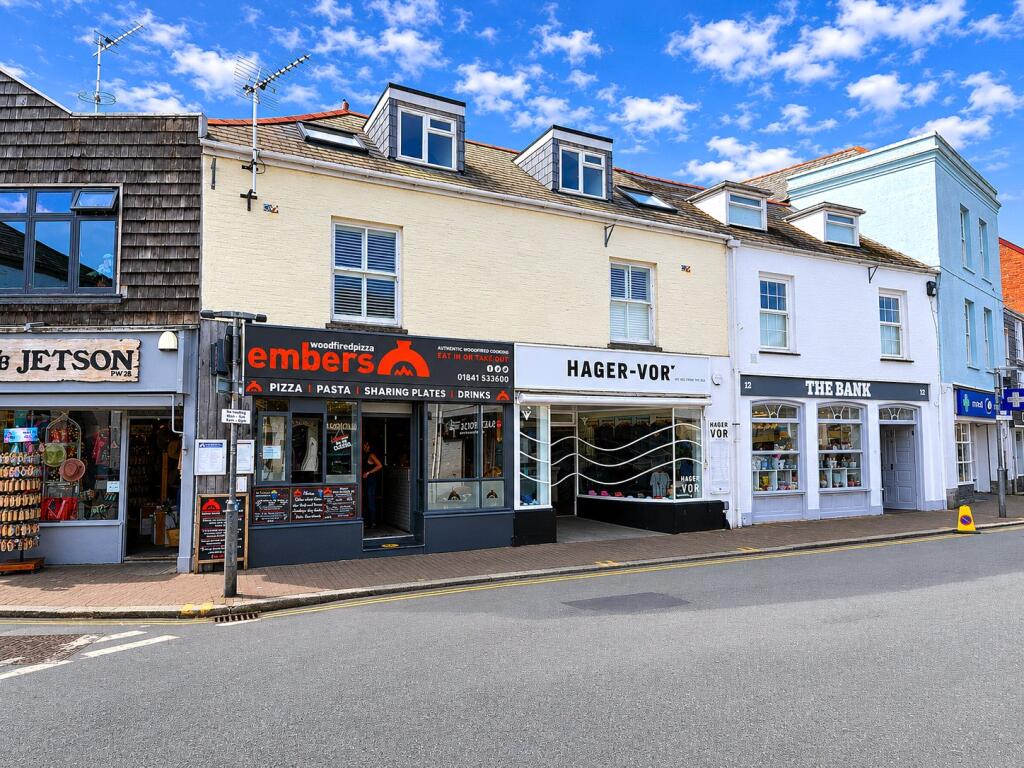3 bed Mid Terraced House for rent in Padstow. From Bond Oxborough Phillips - Wadebridge