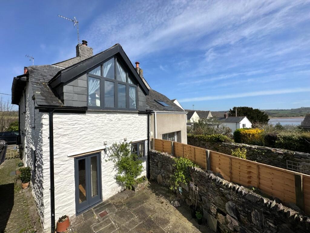 2 bed End of Terrace for rent in Yelverton. From Bond Oxborough Phillips - Wadebridge