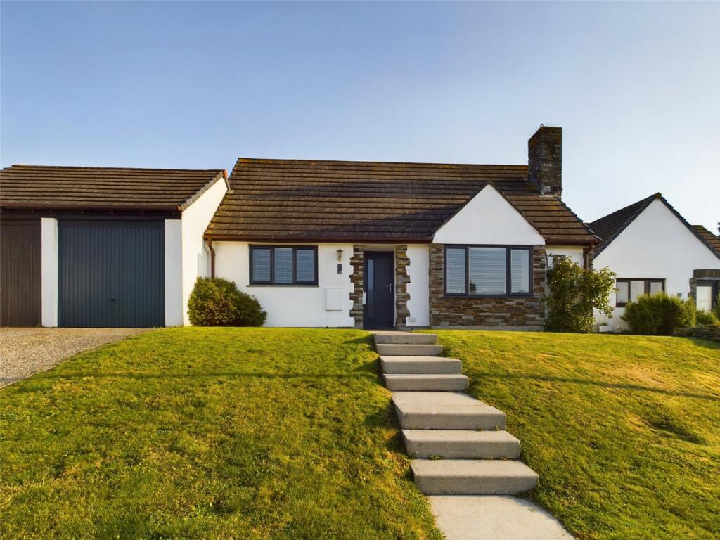2 bed Bungalow for rent in Padstow. From Bond Oxborough Phillips - Wadebridge 2 bed Bungalow for rent in Padstow. From Bond Oxborough Phillips - Wadebridge
