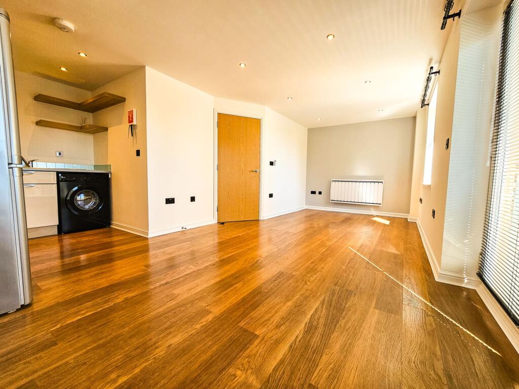 2 bed Duplex for rent in Reading. From Black & White Property Services - Reading