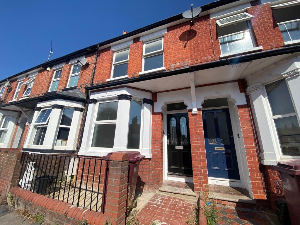 3 bed Mid Terraced House for rent in Reading. From Black & White Property Services - Reading