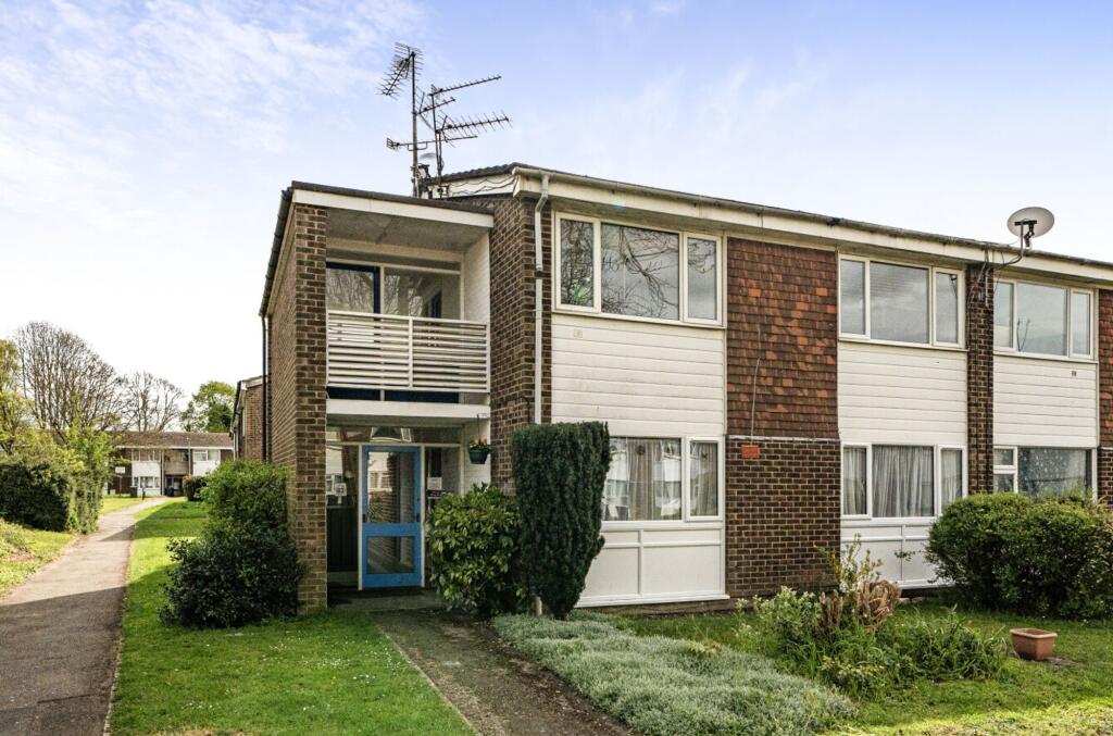 2 bed 1st Floor Flat for rent in Reading. From Black & White Property Services - Reading