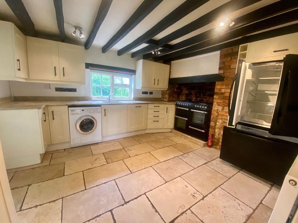 3 bed Cottage for rent in Twyford. From Black & White Property Services - Reading