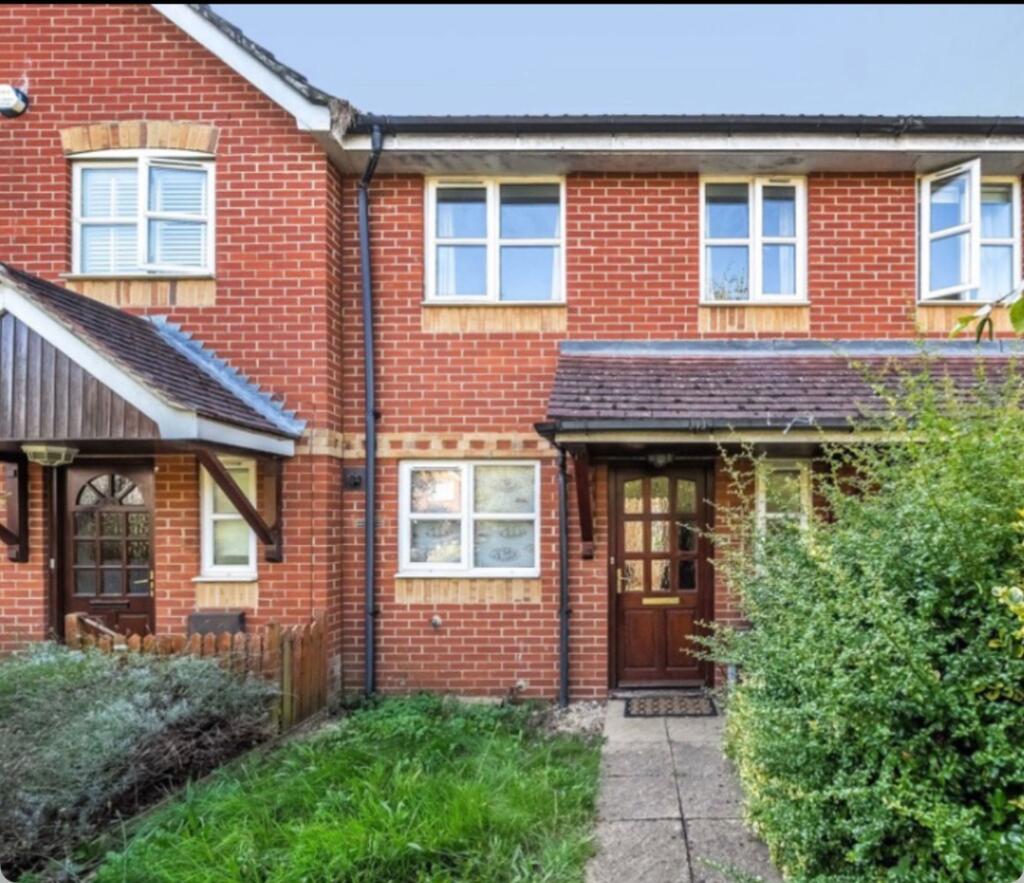 2 bed Mid Terraced House for rent in Chalkhouse Green. From Black & White Property Services - Reading 2 bed Mid Terraced House for rent in Chalkhouse Green. From Black & White Property Services - Reading