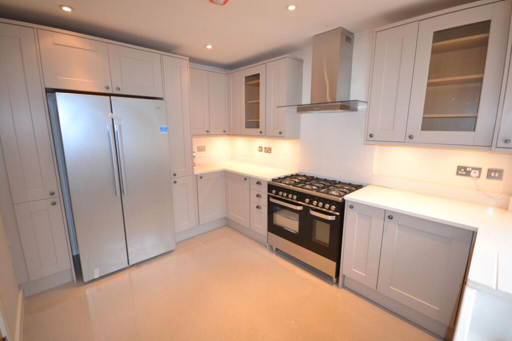 4 bed Semi Detached for rent in Sonning Common. From Black & White Property Services - Reading 4 bed Semi Detached for rent in Sonning Common. From Black & White Property Services - Reading