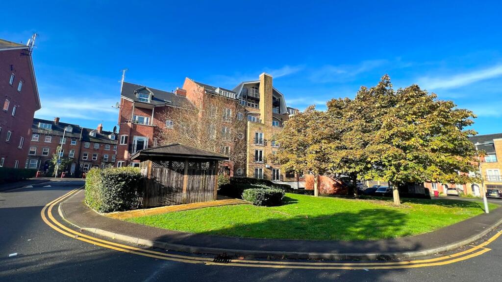 2 bed Apartment for rent in Reading. From Black & White Property Services - Reading