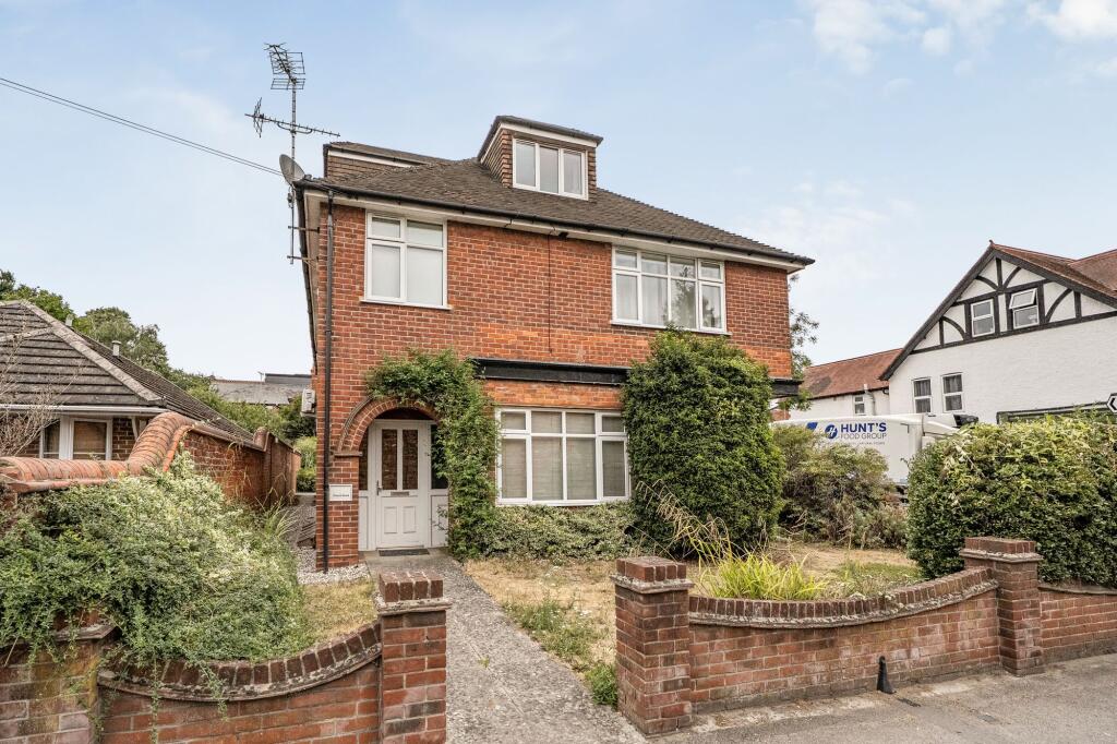 1 bed 1st Floor Flat for rent in Chazey Heath. From Black & White Property Services - Reading