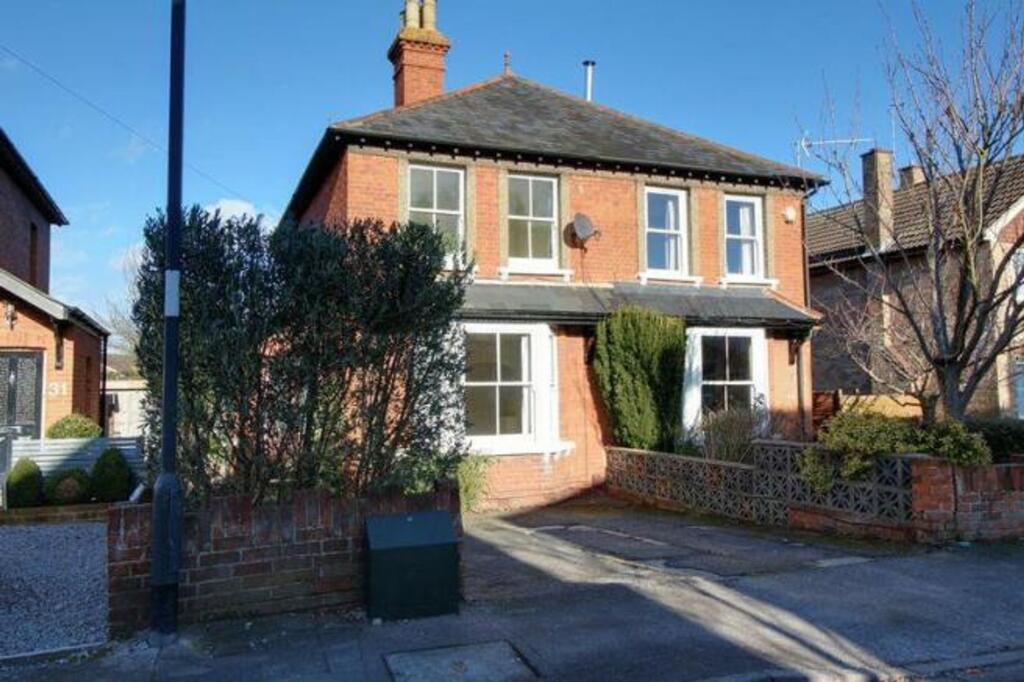 3 bed Semi Detached for rent in Maidenhead. From Black & White Property Services - Reading