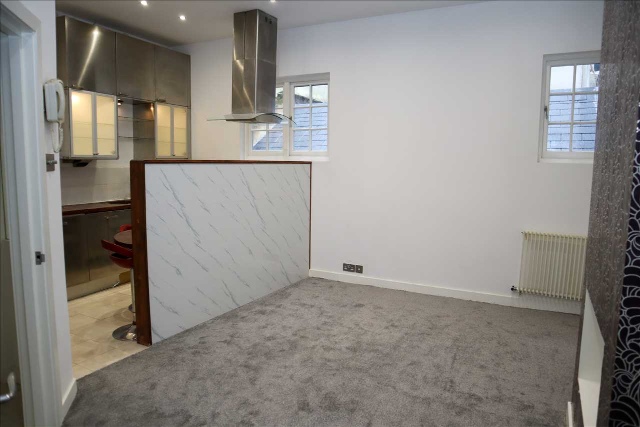 2 bed Mid Terraced House for rent in Brighton. From Bond and Sherwill 
