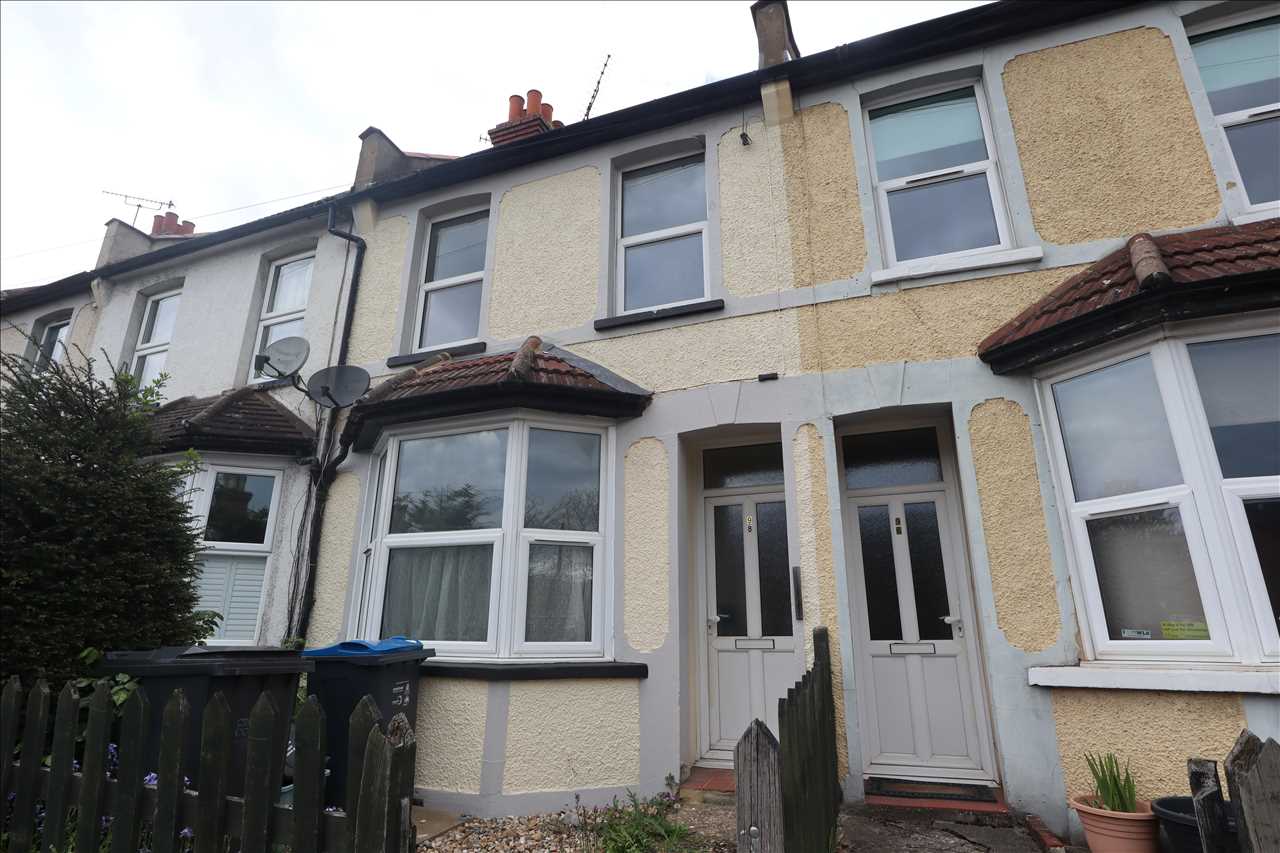 2 bed Mid Terraced House for rent in Coulsdon. From Bond and Sherwill 