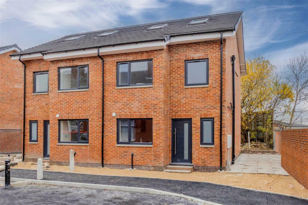 4 bed Semi Detached for rent in Droylsden. From Black Stone Estate Agents - Manchester