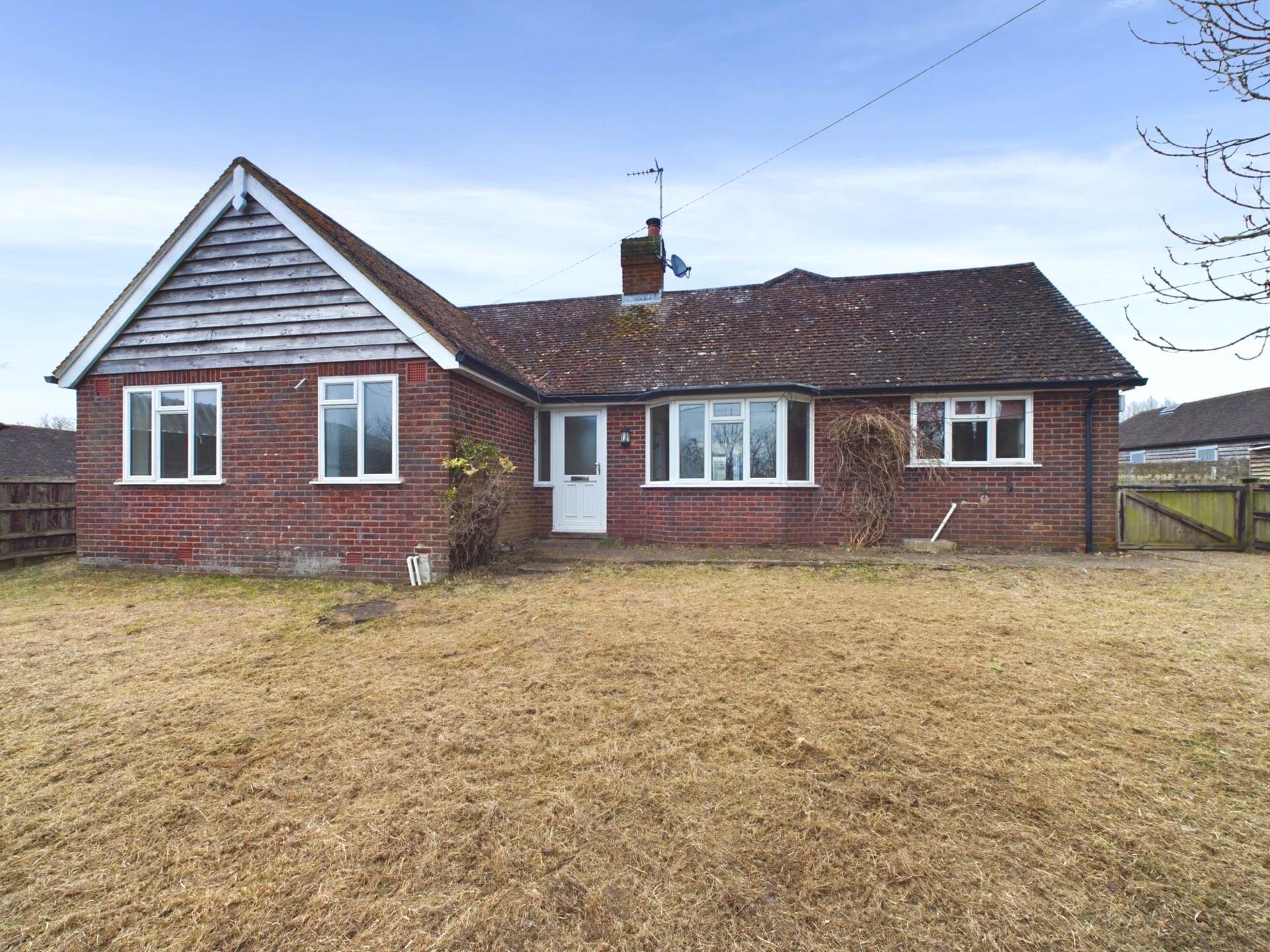 3 bed Detached bungalow for rent in Thame. From Bonners & Babingtons - Chinnor