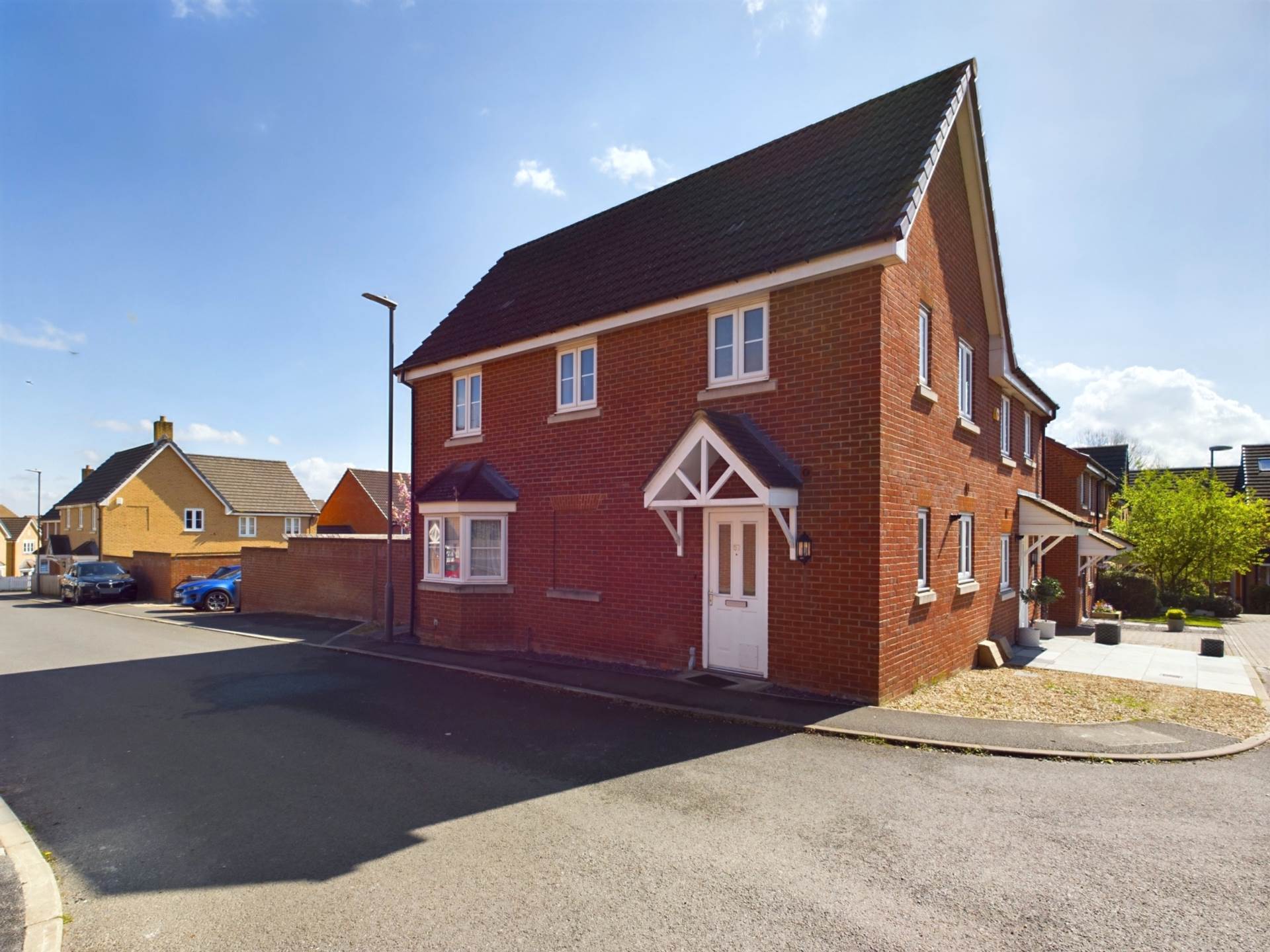 3 bed Semi-Detached House for rent in High Wycombe. From Bonners & Babingtons - Chinnor
