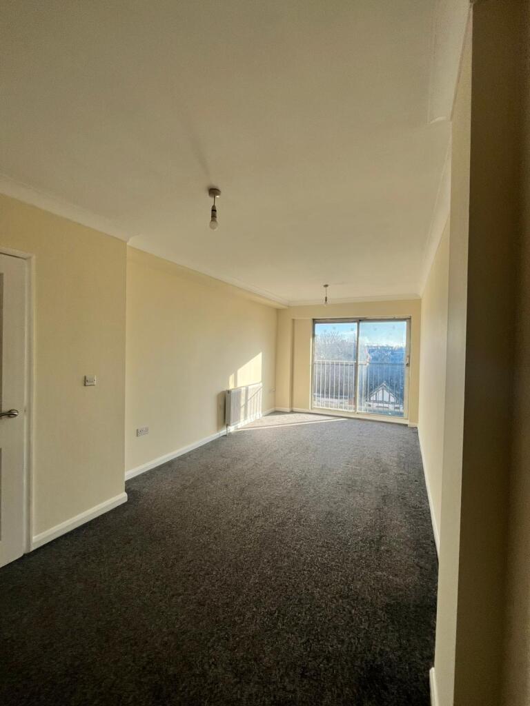 1 bed 1st Floor Flat for rent in Southend-on-Sea. From Ayers & Cruiks - Southend
