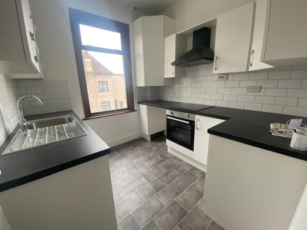 2 bed 1st Floor Flat for rent in Southend-on-Sea. From Ayers & Cruiks - Southend 2 bed 1st Floor Flat for rent in Southend-on-Sea. From Ayers & Cruiks - Southend