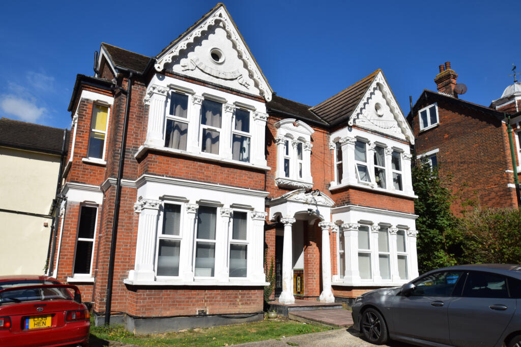1 bed 1st Floor Flat for rent in Southend-on-Sea. From Ayers & Cruiks - Southend