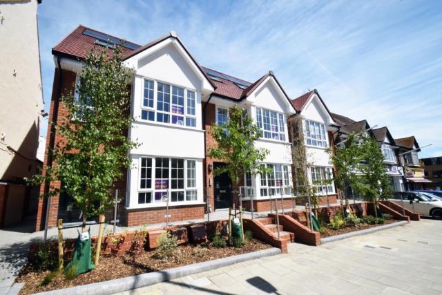 2 bed 1st Floor Flat for rent in Hadleigh. From Ayers & Cruiks - Southend
